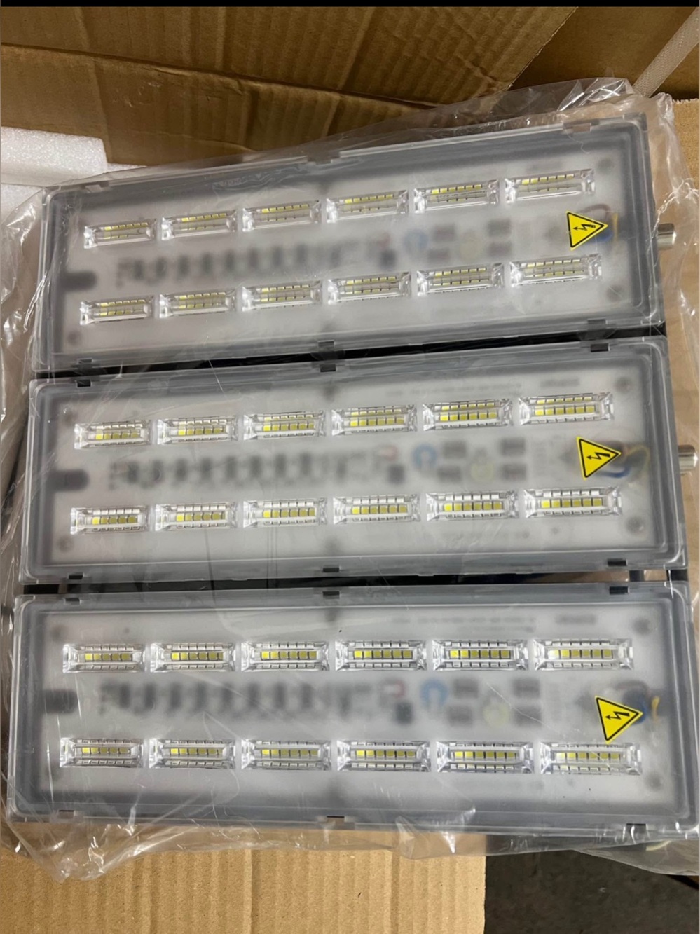 WERISE 300W LED Flood Light Outdoor, 33480lm 6000K Super Bright Yard Security Li